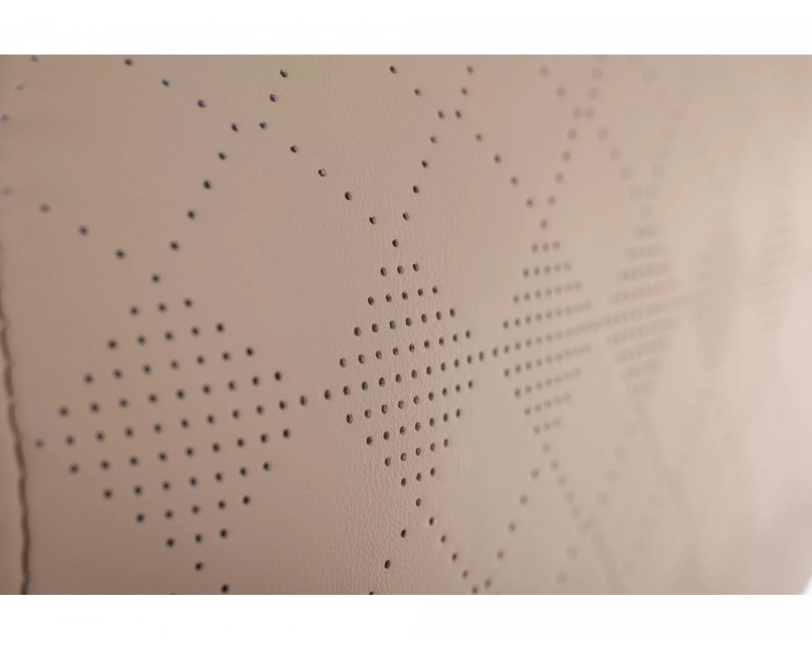 Крісло офісне комп'ютерне поворотне Q-05 Бежева екошкіра / Хром каркас